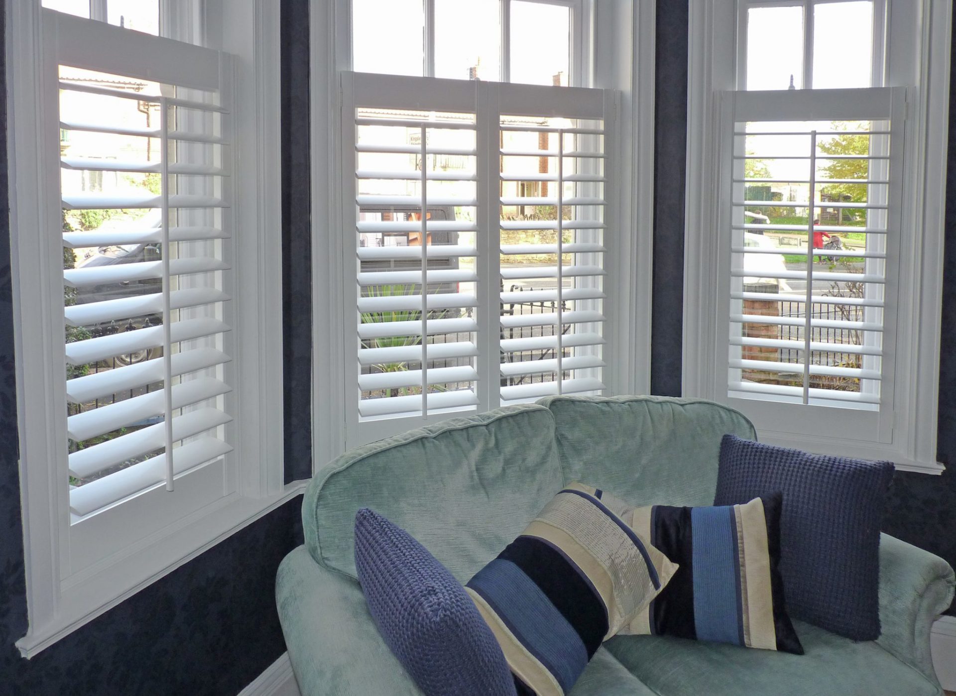 Shuttercraft-Northants-Cafe-Style-Bay-Window-Shutters