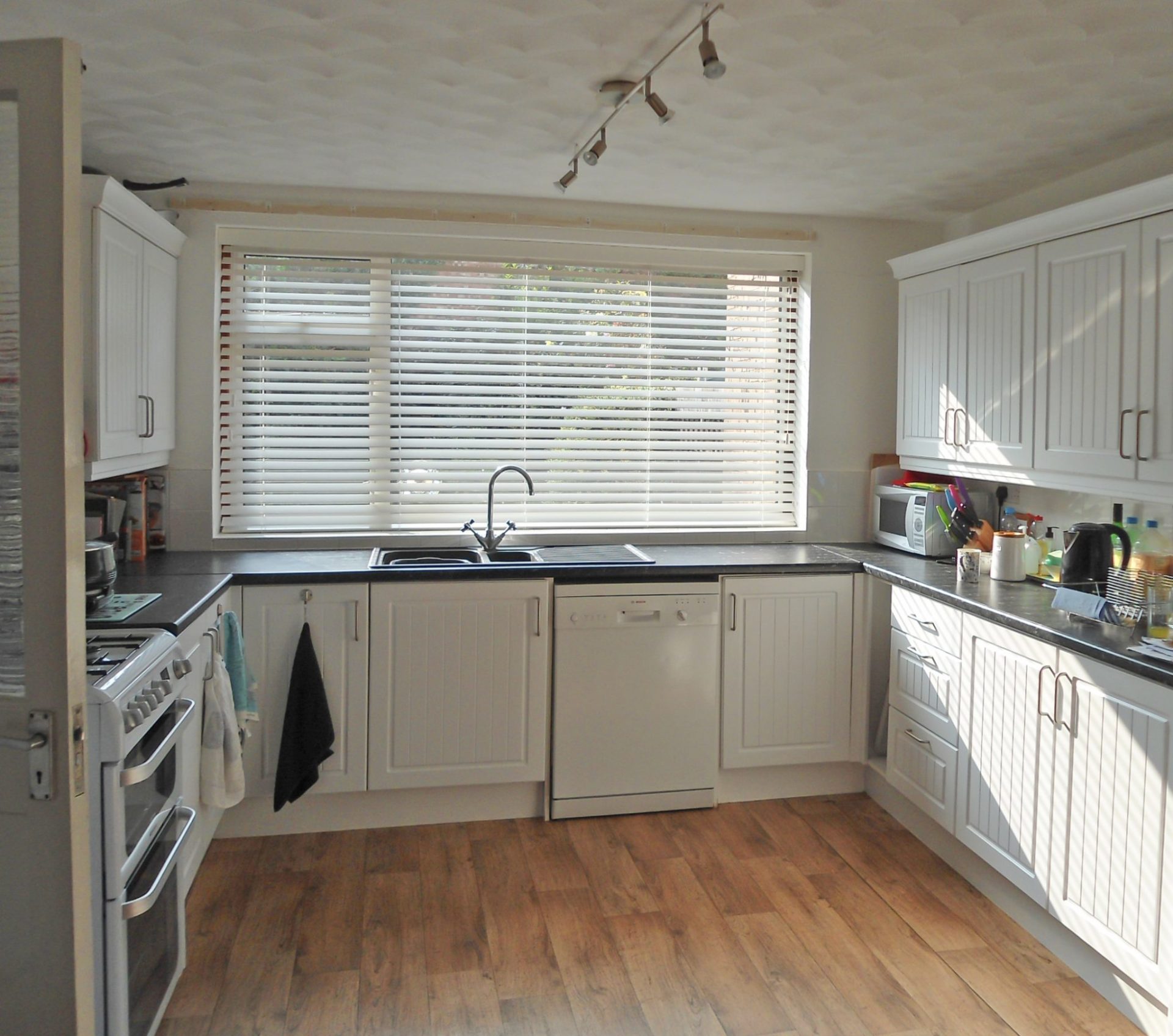 Shuttercraft-Worcestershire-White-Venetian-Blinds