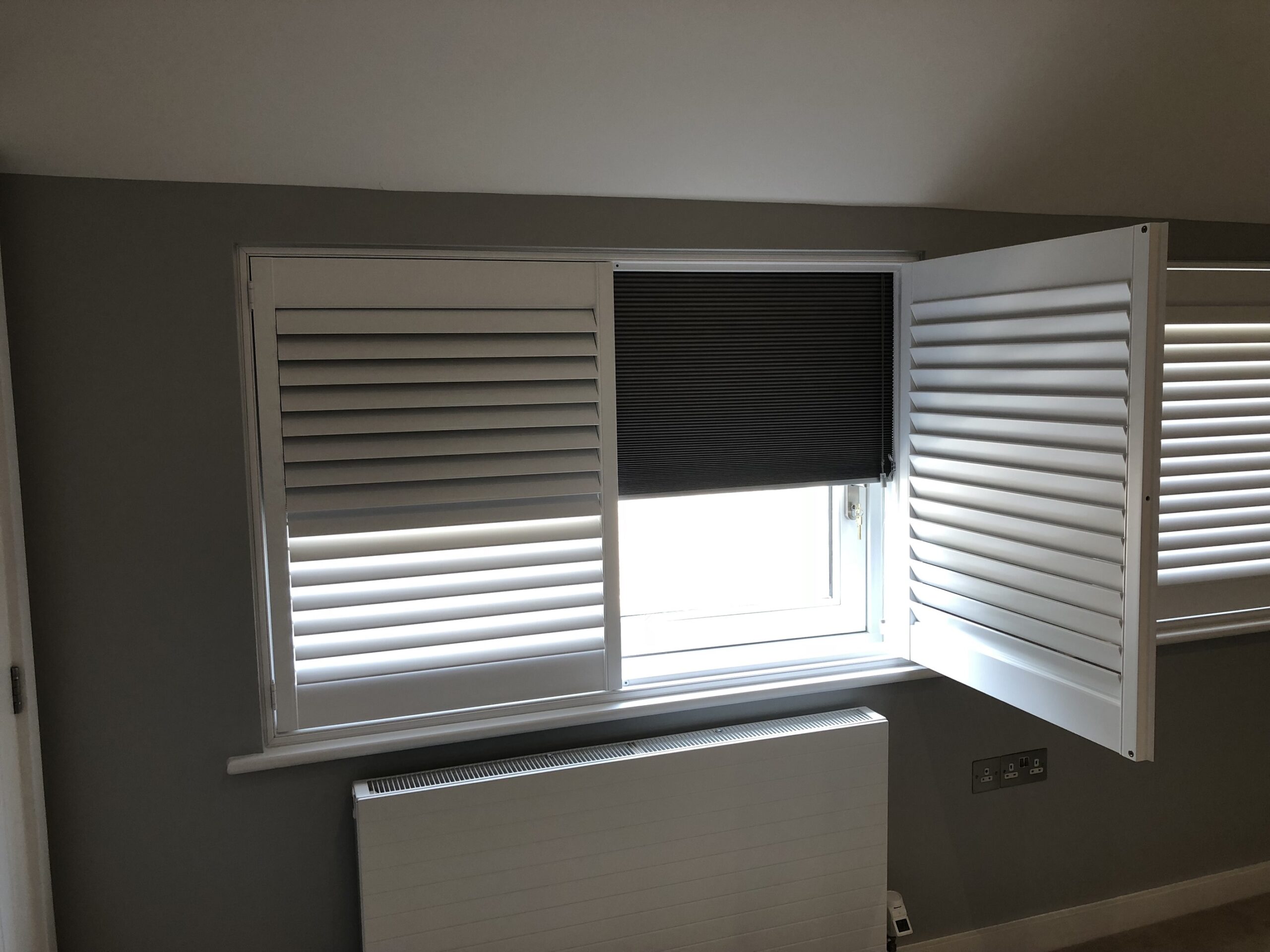 Brewer Fiji Pure White Shutter Slate Grey Shade PE 31 Burnham