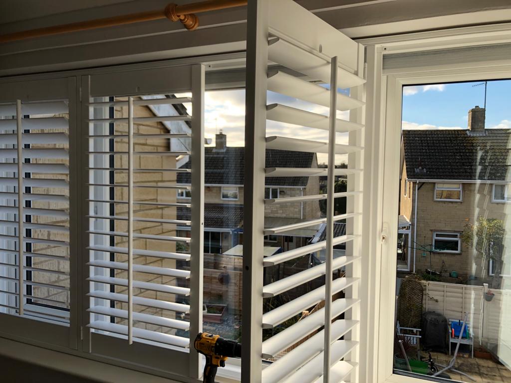 Shuttercraft Gloucestershire Large window with blackout blind, 32mm T post in our White 76mm louvres in Cirencester (3)