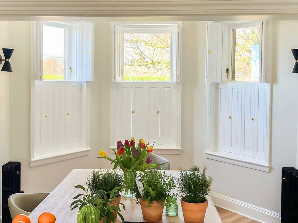 Cafe Style Soild WIndow Shutters