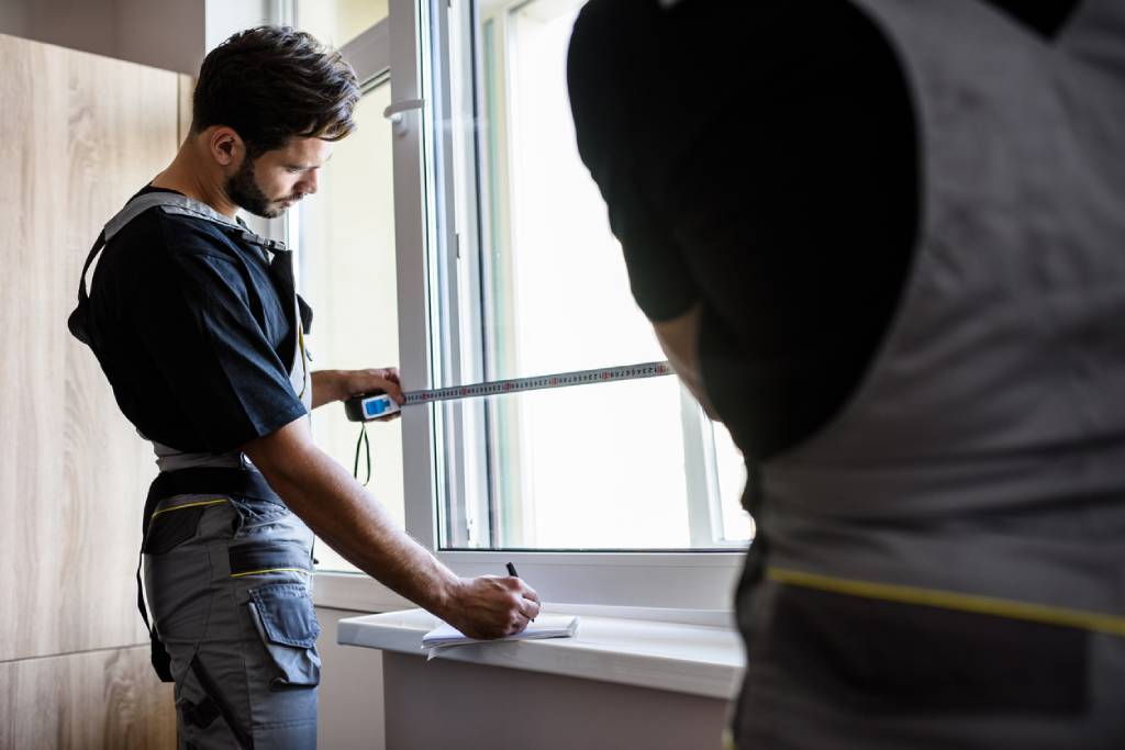fitting bedroom blinds